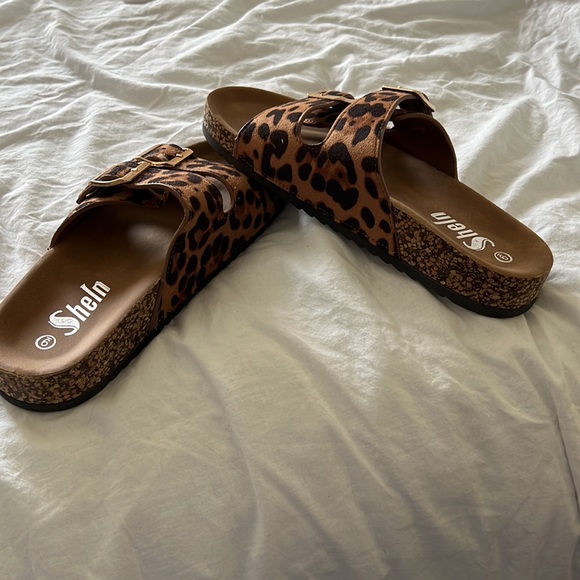Cheetah sandals - Picture 3 of 3